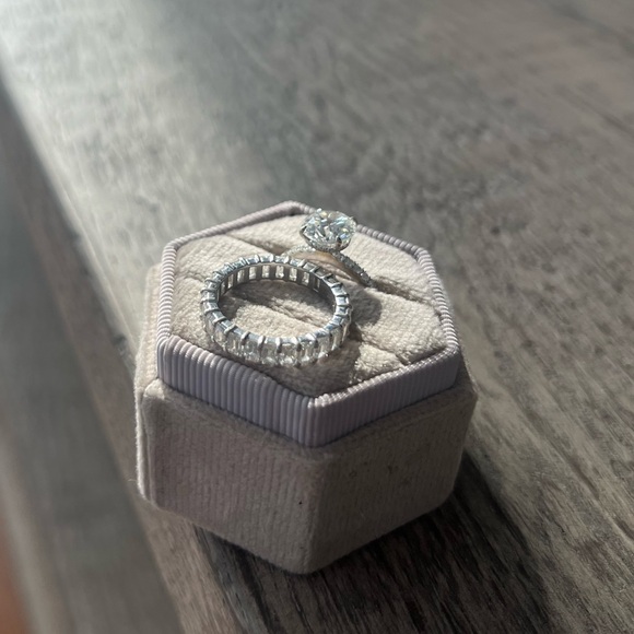 Emerald Cut Diamond Infinity Band - 2.8 carats - Picture 7 of 11